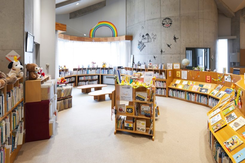 川西町立図書館：館内の写真