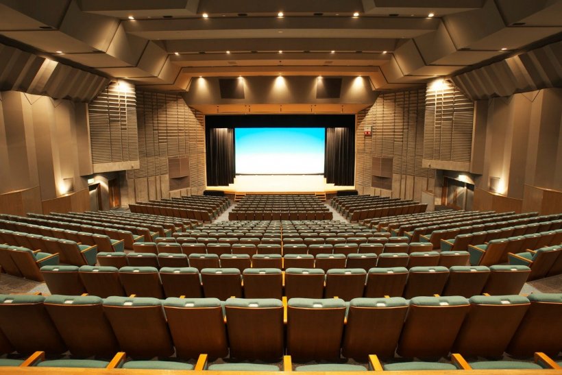 川西町フレンドリープラザ：劇場・ホールの写真